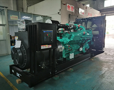 老子有钱lzyq881200KW/400V陆用发电机应用于某房地产项目